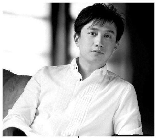 娱乐君吃瓜黄磊是谁呀视频,黄磊在“娱乐君吃瓜”视频中引发热议