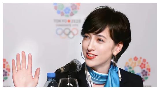 娱乐吃瓜酱22岁的时候,22岁青春岁月的璀璨瞬间